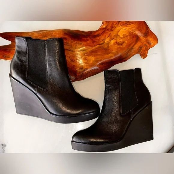 ALDO Black Leather High Wedge Ankle Boots Booties Elastic Slip On Size 9 - Picture 3 of 9